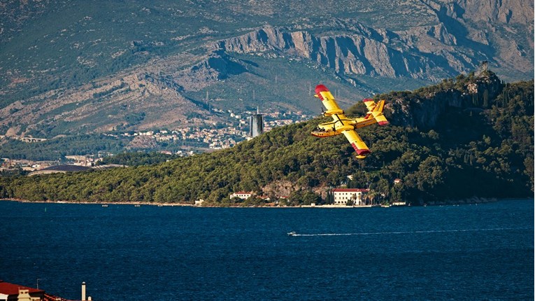 Dronom snimao požar na Čiovu i tako ometao vatrogasce. Policija: To je vrlo opasno