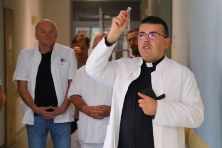 FOTO U zabočkoj bolnici krenula ugradnja klime. Početak radova blagoslovio svećenik