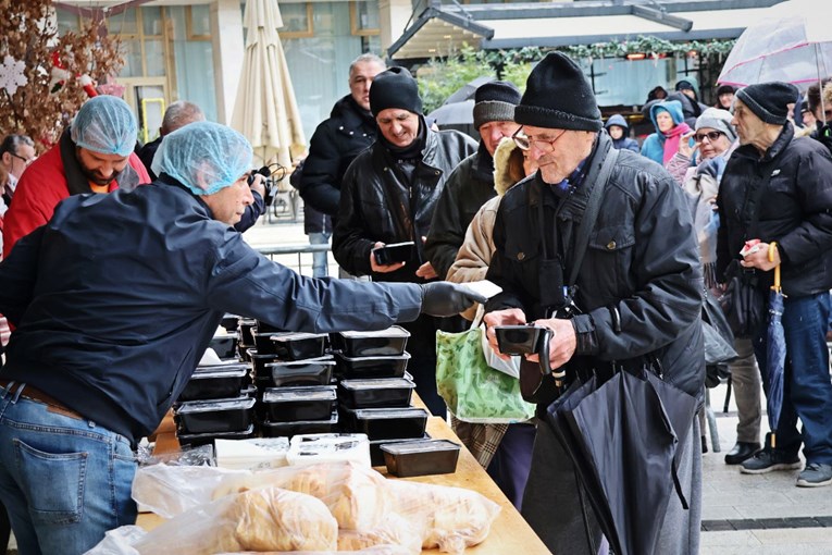 Badnjak po julijanskom kalendaru proslavljen u središtu Rijeke