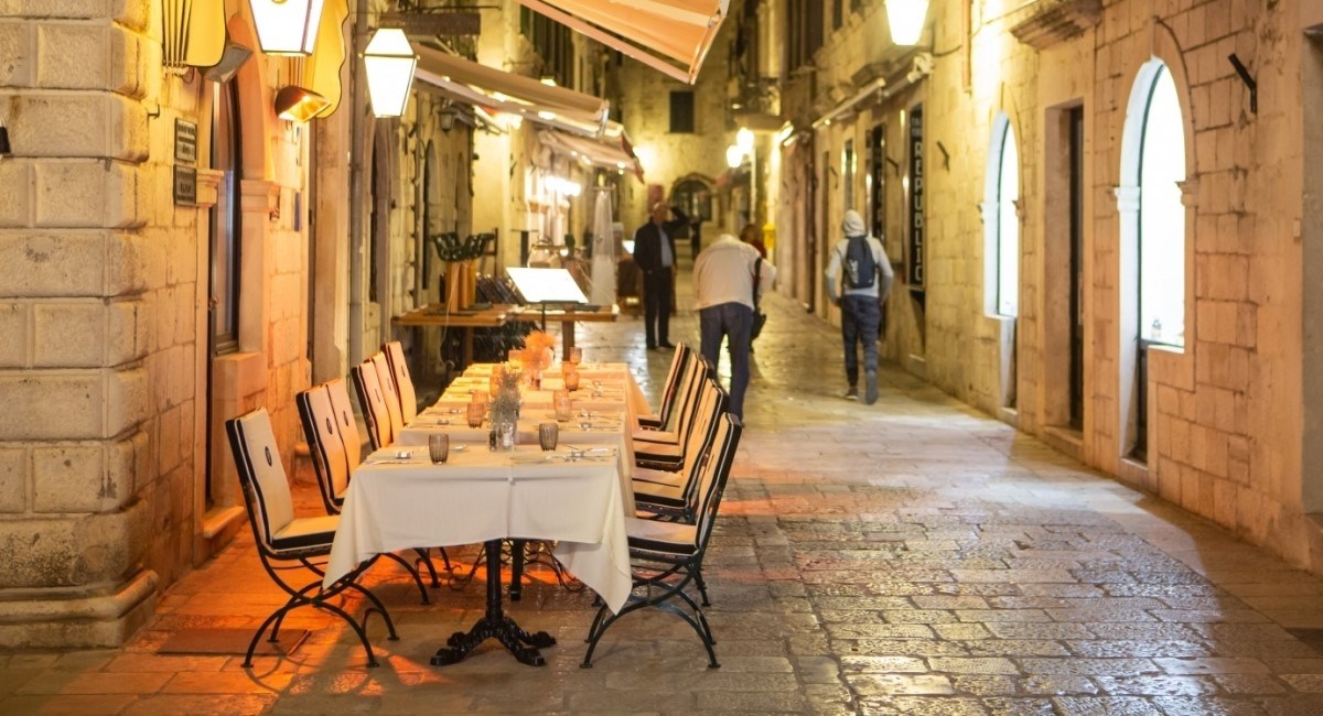 Lani golem pad prihoda u turizmu i ugostiteljstvu. McDonald's je iznimka