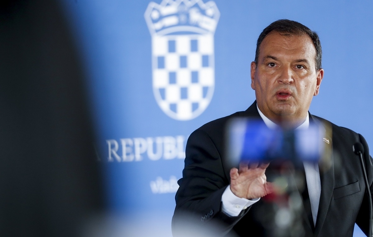 Beroš: Sve mlađi covid-bolesnici u bolnicama i na respiratoru