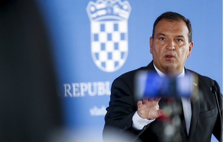 Beroš: Sve mlađi covid-bolesnici u bolnicama i na respiratoru
