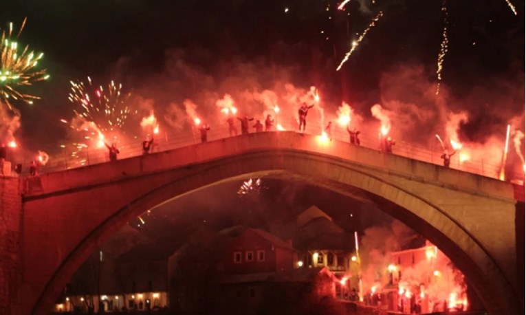 Mostar je večeras gorio. Najstarija navijačka skupina u BiH proslavila 40. rođendan