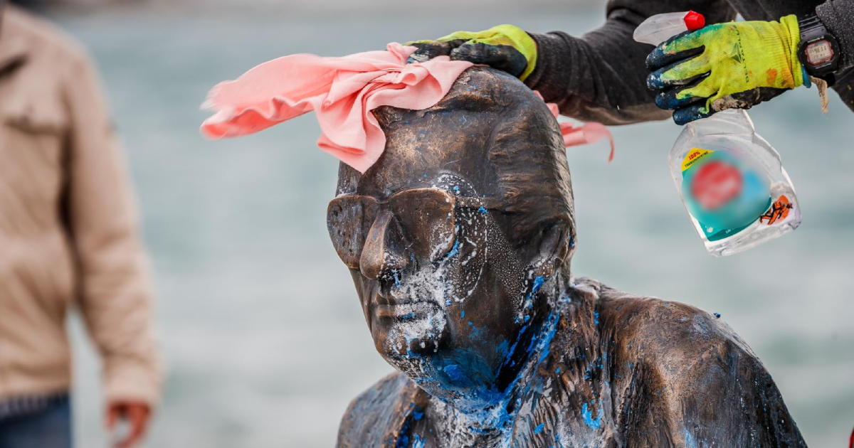 Gdje piša prosječni Hrvat? Uvijek niz vjetar, naravno