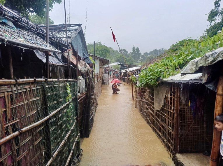 VIDEO U kampovima u Bangladešu odroni zatrpali ljude dok su spavali