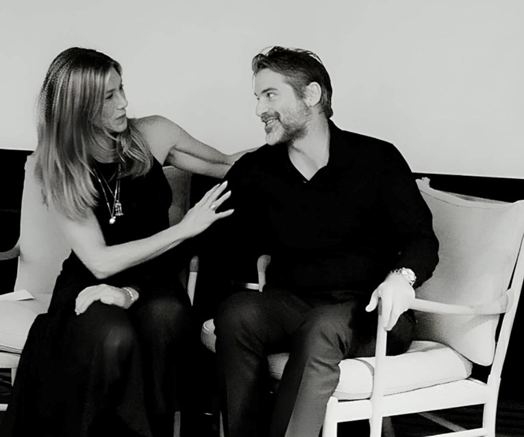 Jennifer Aniston o svom novom dečku Jimu Curtisu