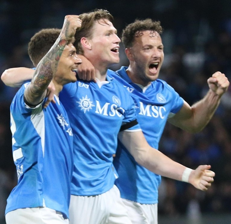 Napoli preuzeo vrh talijanske lige i pobjegao Interu na tri boda razlike