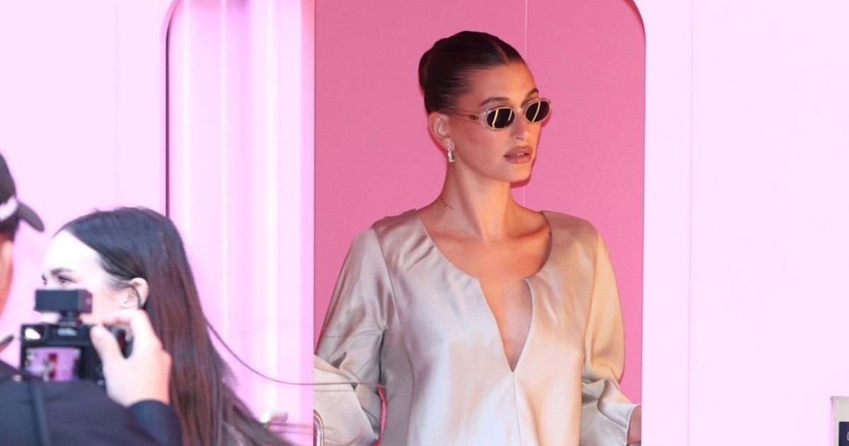 Hailey Bieber u minici i topu s dubokim dekolteom privukla poglede u New Yorku