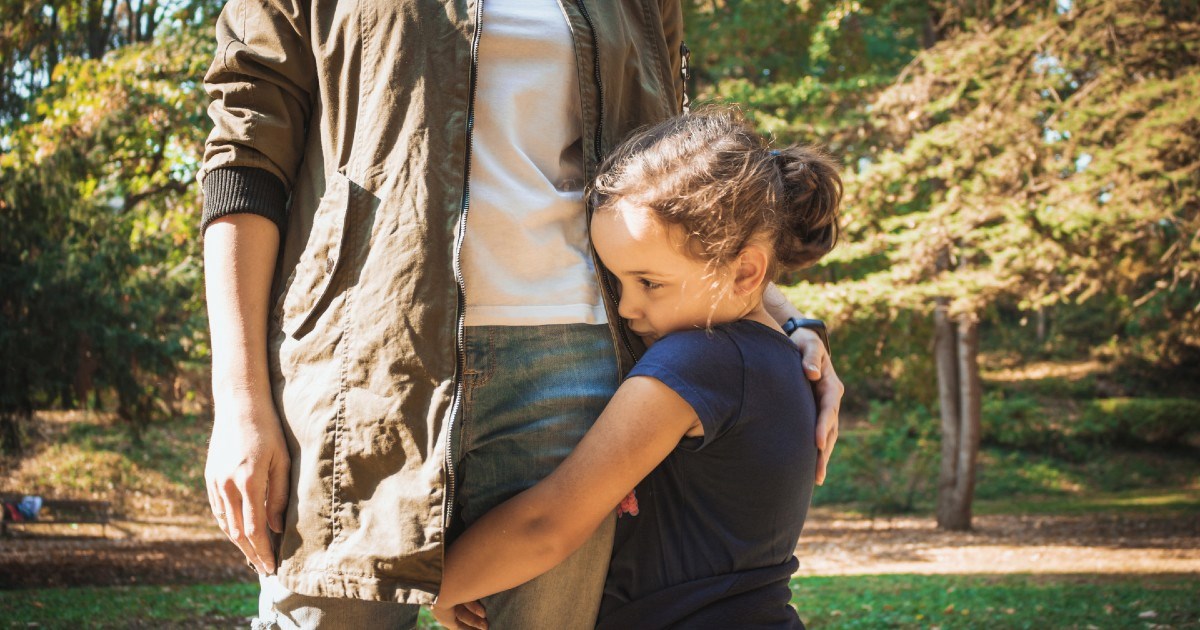 Najbolji načini kako sramežljivo dijete možete potaknuti da vam se povjeri