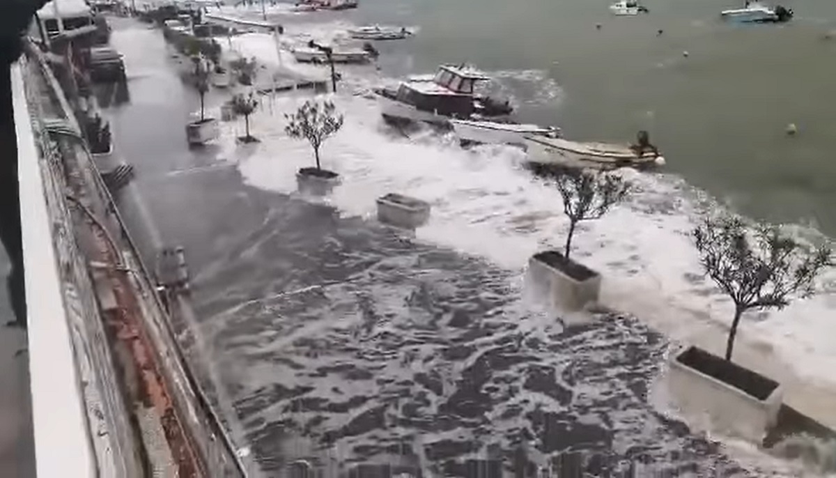 VIDEO Diljem obale izlilo se more, potop u više gradova, puše orkanski vjetar