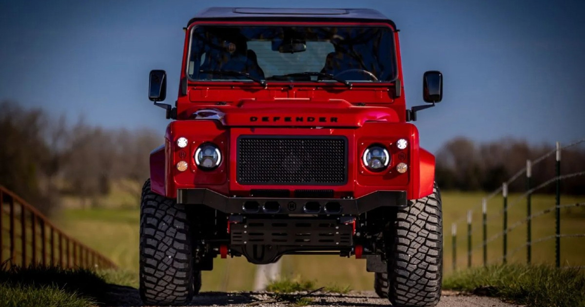 Ovaj Defender stoji kao Ferrari, ali ga i dalje pokreće dizelski motor