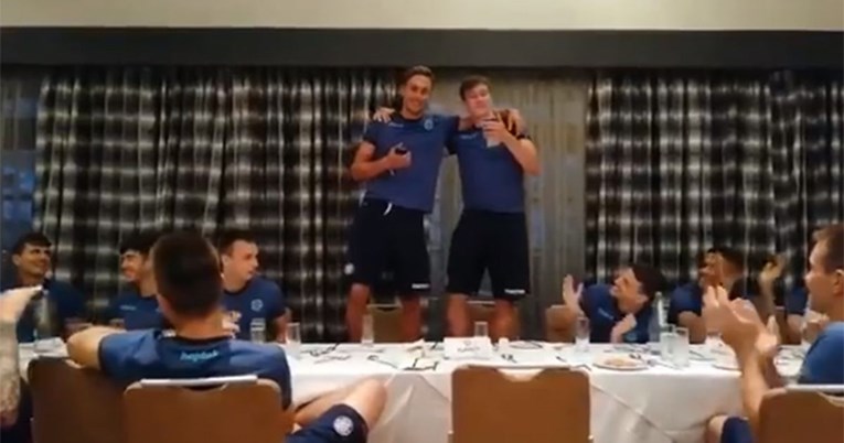 VIDEO Novi Hajdukovi igrači zapjevali Oliverov hit na Malti