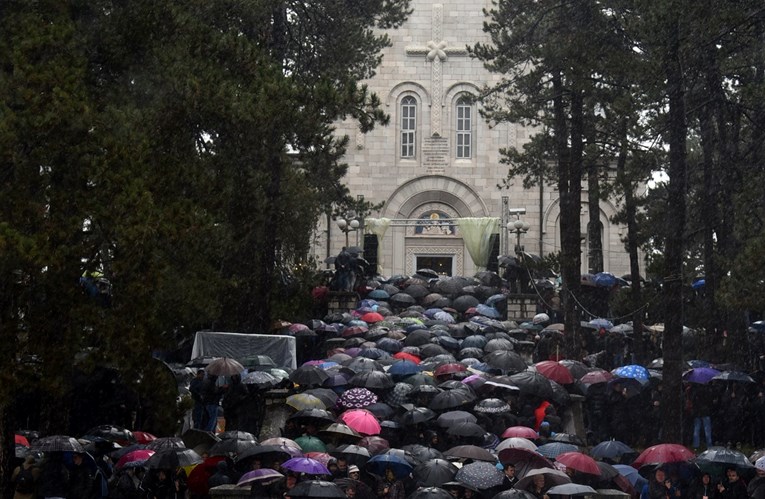 6000 ljudi na prosvjedu Crkve u Crnoj gori: "Uzimaju nam hramove i daju sektama"