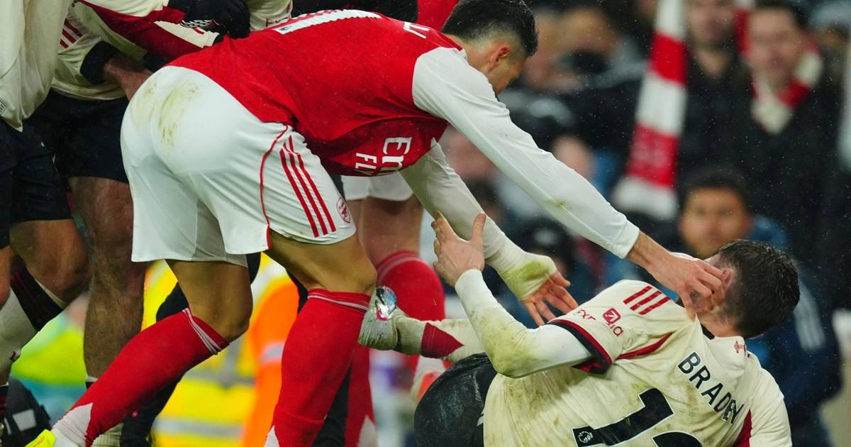 Legende osudile prljav potez s utakmice Arsenala i Liverpoola: "Idiot. Tako jadno""