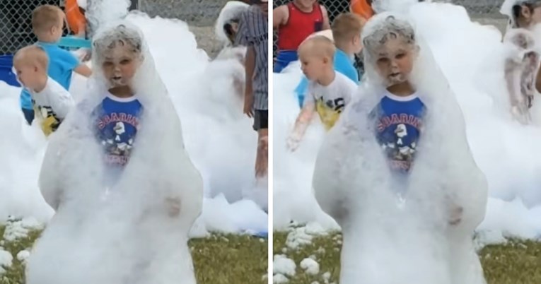 Djeca su se igrala u sapunici. Mama snimila kako je njezin sin izgledao nakon igre