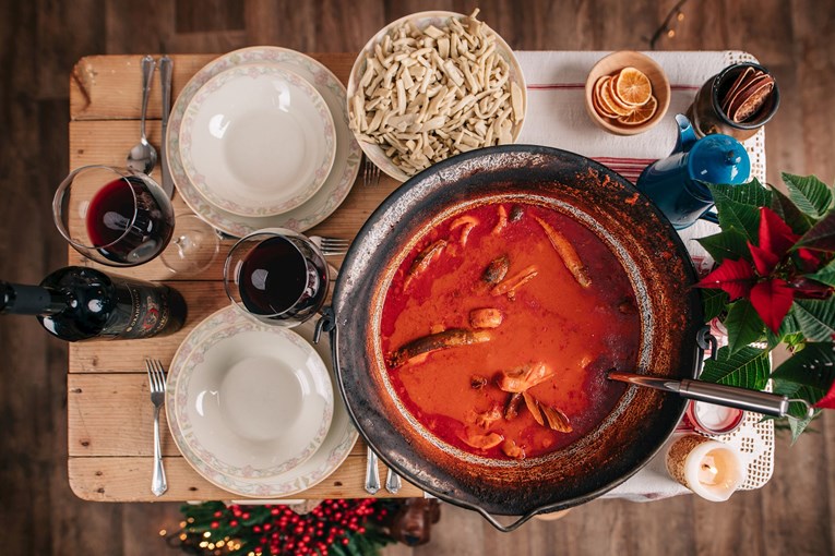 Badnjak za pamćenje – pripremite tradicionalni slavonski fiš za savršenu večeru