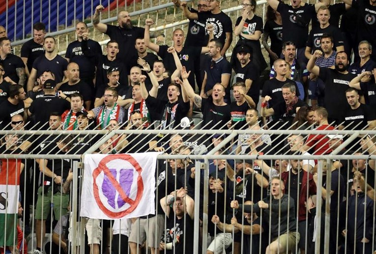 VIDEO Mađari u Splitu: Igranje nogometa u fan-zoni, korteo, uhićenja...