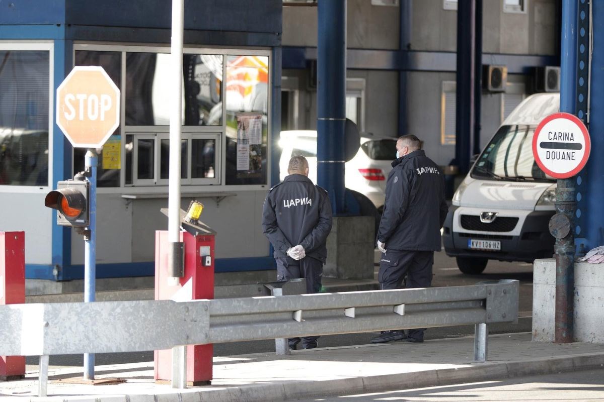 Srpska carina i policija spriječila ulazak 19 ilegalnih migranata u Hrvatsku