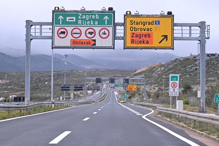 Autocesta A1 između Svetog Roka i Posedarja zbog jakog vjetra otvorena samo za aute
