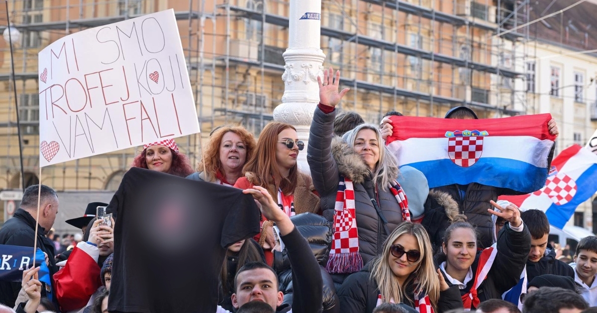 Hrvatske navijačice poslale poruku rukometašima: "Mi smo trofej koji vam fali"