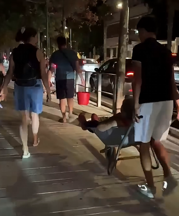VIDEO Unuk spasio baku od požara u Omišu, vozio ju u tačkama
