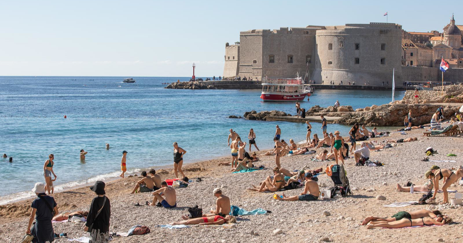 Dok neki vade jakne, u Dubrovniku se još kupa 🌊