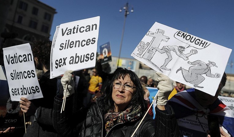 Žrtve seksualnog zlostavljanja svećenika prosvjedovale u Vatikanu