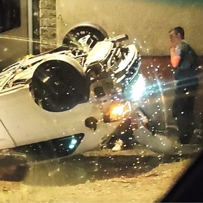 Nesreća kod Bjelovara. Auto završio na krovu, a pijani vozač (19) s teškim ozljedama