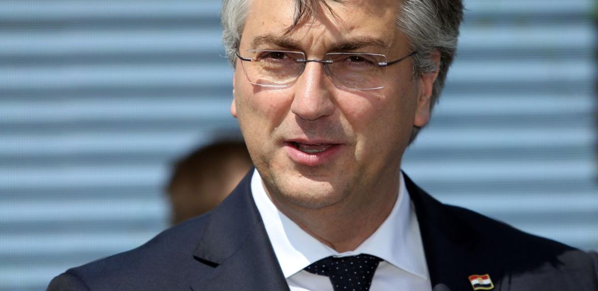 Pogledajte kako izgleda Plenkovićeva frizura nakon što je pozatvarao sve frizeraje