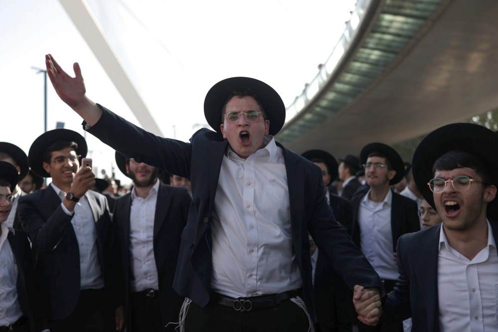 Deseci tisuća ultraortodoksnih Židova prosvjedovali protiv vojne obveze