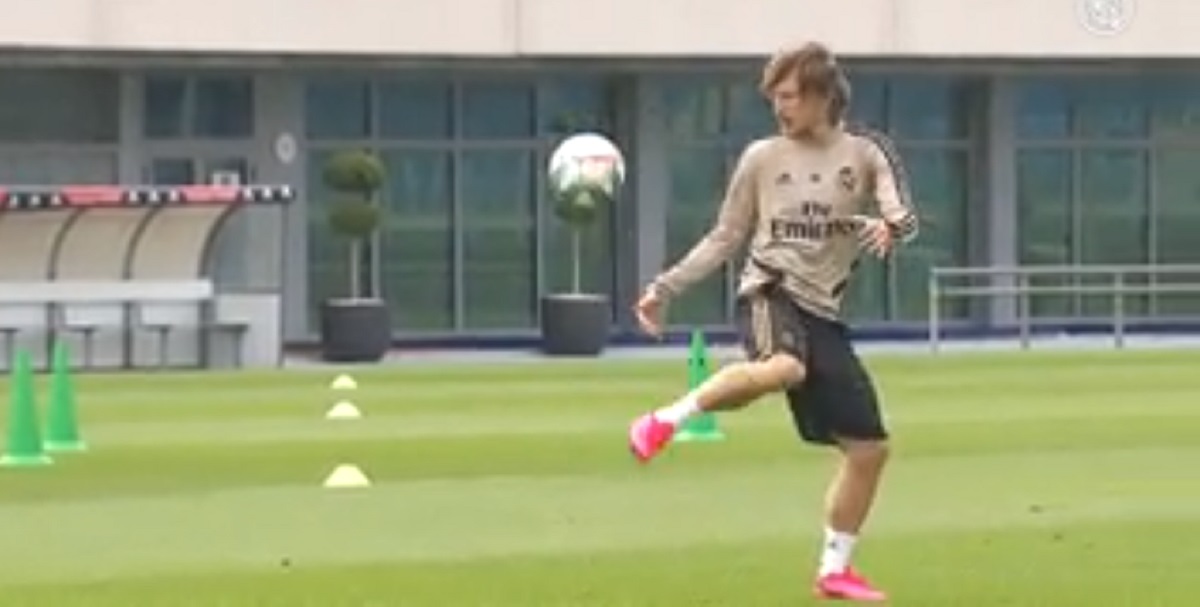 Modrić žonglira, Rakitić dribla štapove: Pogledajte korona-treninge Reala i Barcelone