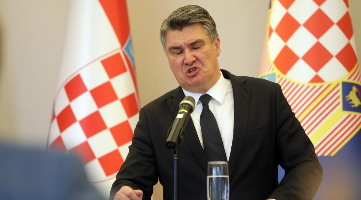 Milanoviću na presici donijeli čašu vode: "Kokaina nemate?"