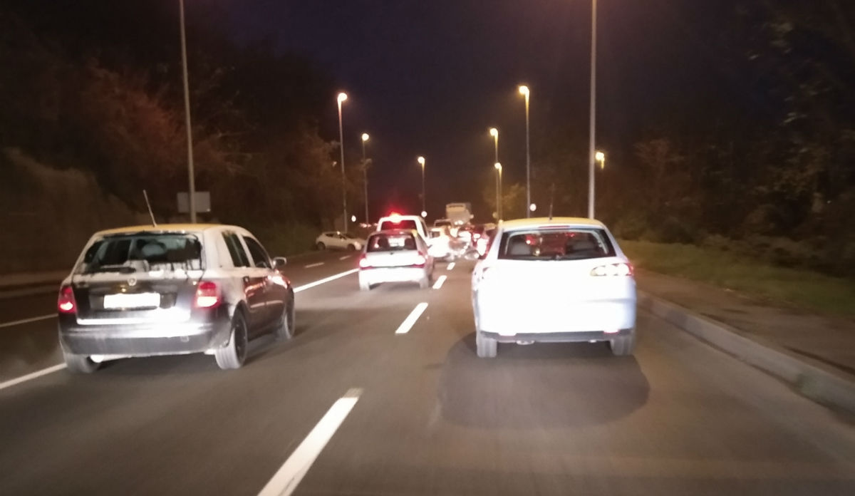 Promet prema Zagrebu otežan i usporen zbog nesreće na čvoru Jarek
