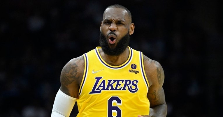 VIDEO LeBron brutalno zakucao preko starog prijatelja pa se pokajao