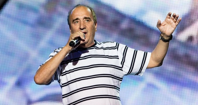 Grdovićev menadžer otkrio u kakvom je stanju pjevač nakon pada na koncertu