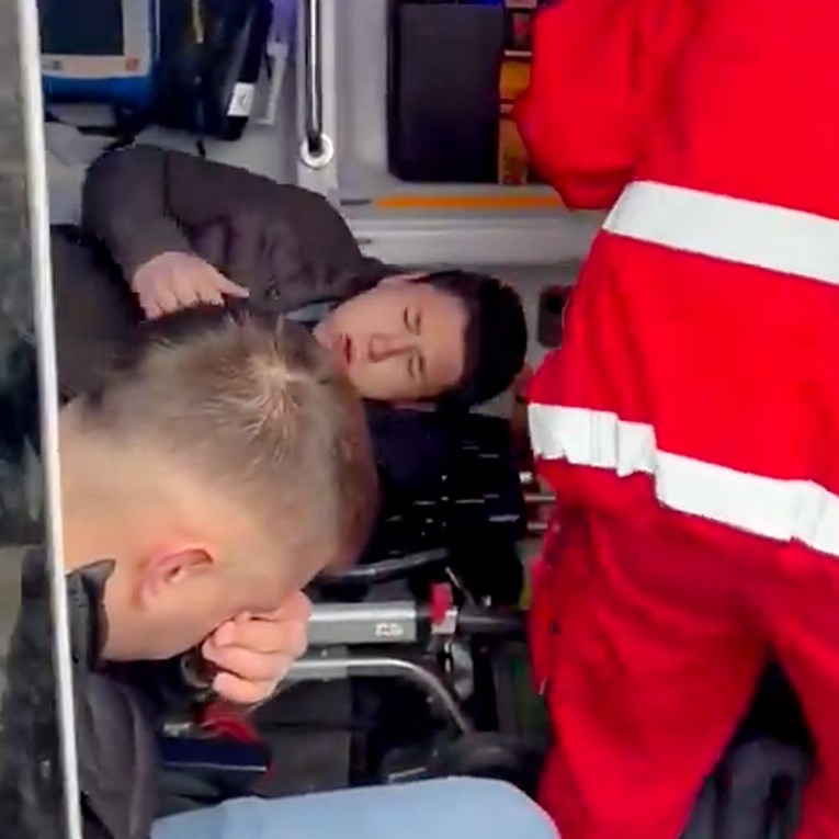 VIDEO Vučićevi tabloidi tvrde da je napadnut vođa ćacija, odmah se javio Vučić