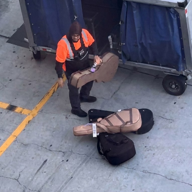 Ljudi bijesni zbog onog što je napravio radnik na aerodromu: "Trebao bi dobiti otkaz"