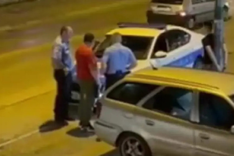 Muškarac u Banjoj Luci vezao sina za stup javne rasvjete. Uhićen je