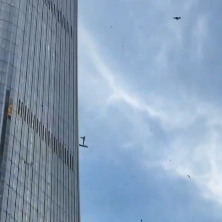 Otkriveno tko je pilot koji se zabio u zgradu u Pekingu. Vlasti objavile razlog