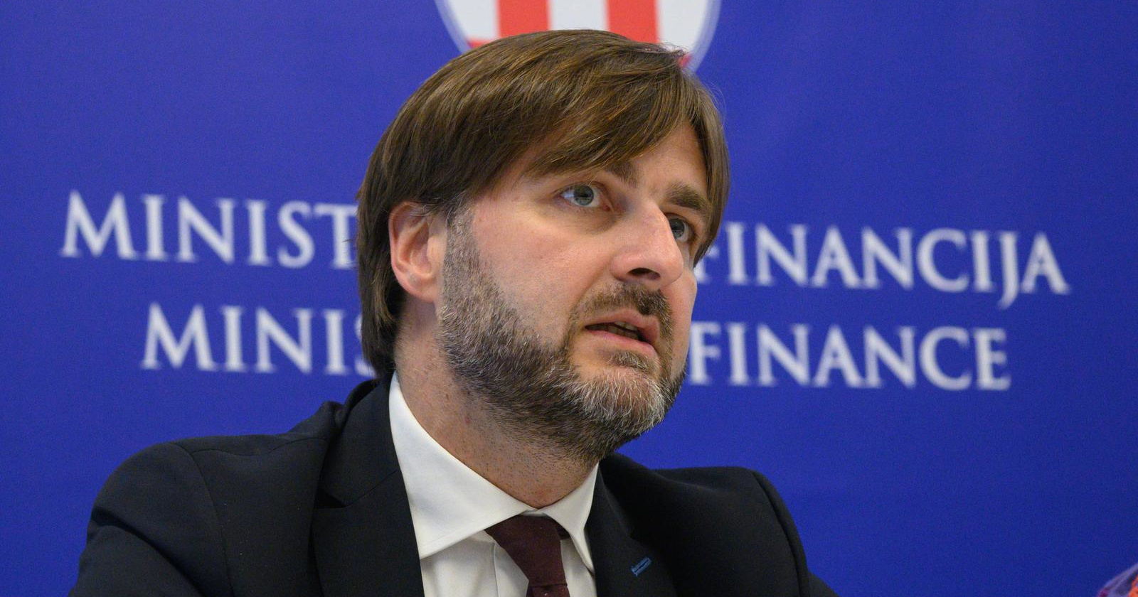 Ćorić najavio mjere za "hlađenje gospodarstva"