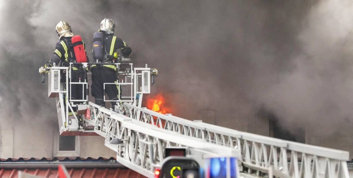 U gašenju požara u Sesvetama ozlijeđen jedan vatrogasac