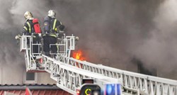 U gašenju požara u Sesvetama ozlijeđen jedan vatrogasac