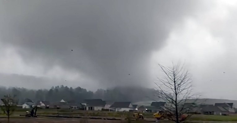 Više snažnih tornada poharalo Alabamu, petero mrtvih