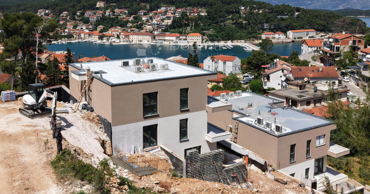 Prodaje se luksuzni apartman u novogradnji u Jelsi na Hvaru
