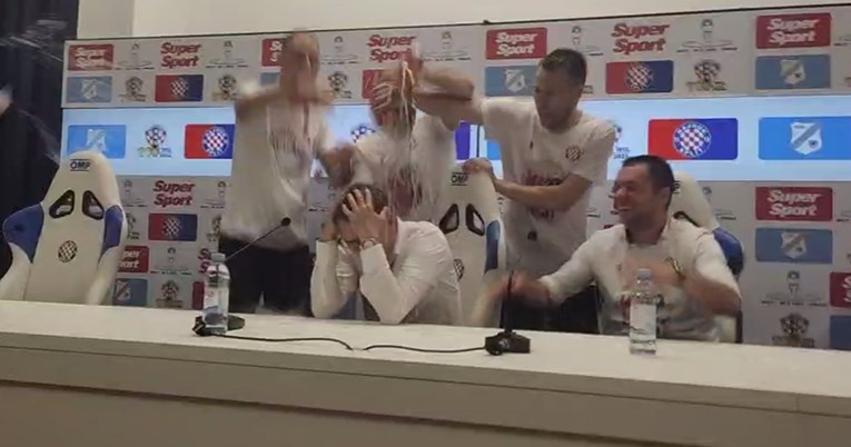 VIDEO Hajdukovi igrači upali Dambrauskasu na press-konferenciju i zalili ga pivom