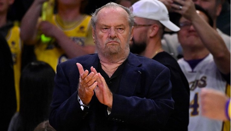 Jack Nicholson nakon dugo vremena ponovo u javnosti. Snimljen na utakmici LA Lakersa