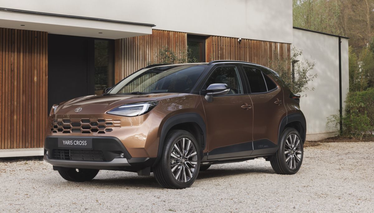 Osvježena Toyota Yaris Cross: Novi izgled i snažniji hibridni pogon za hit model