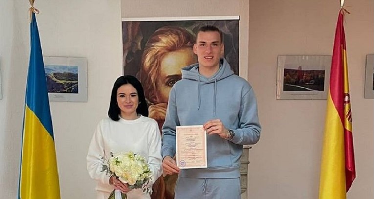 Vratar Reala oženio se u trenirci. Fotografije s vjenčanja su hit