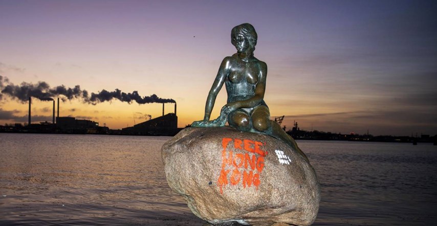 FOTO Vandaliziran danski kip Male sirene, netko nasprejao političku poruku