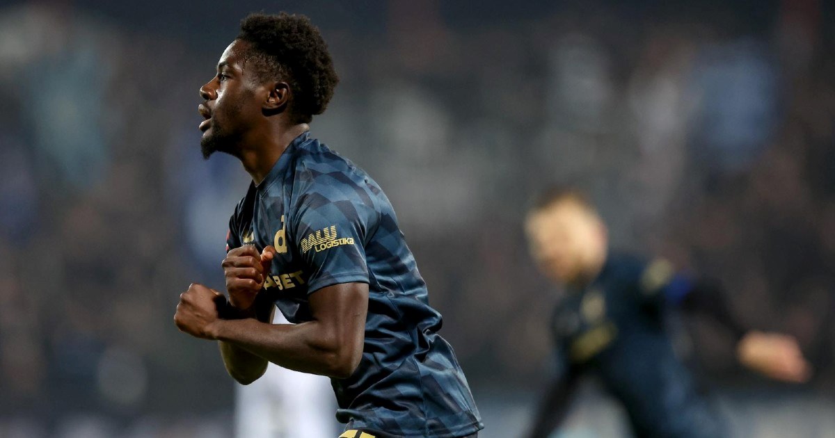 Pogledajte golčinu Mbukua za reprezentaciju